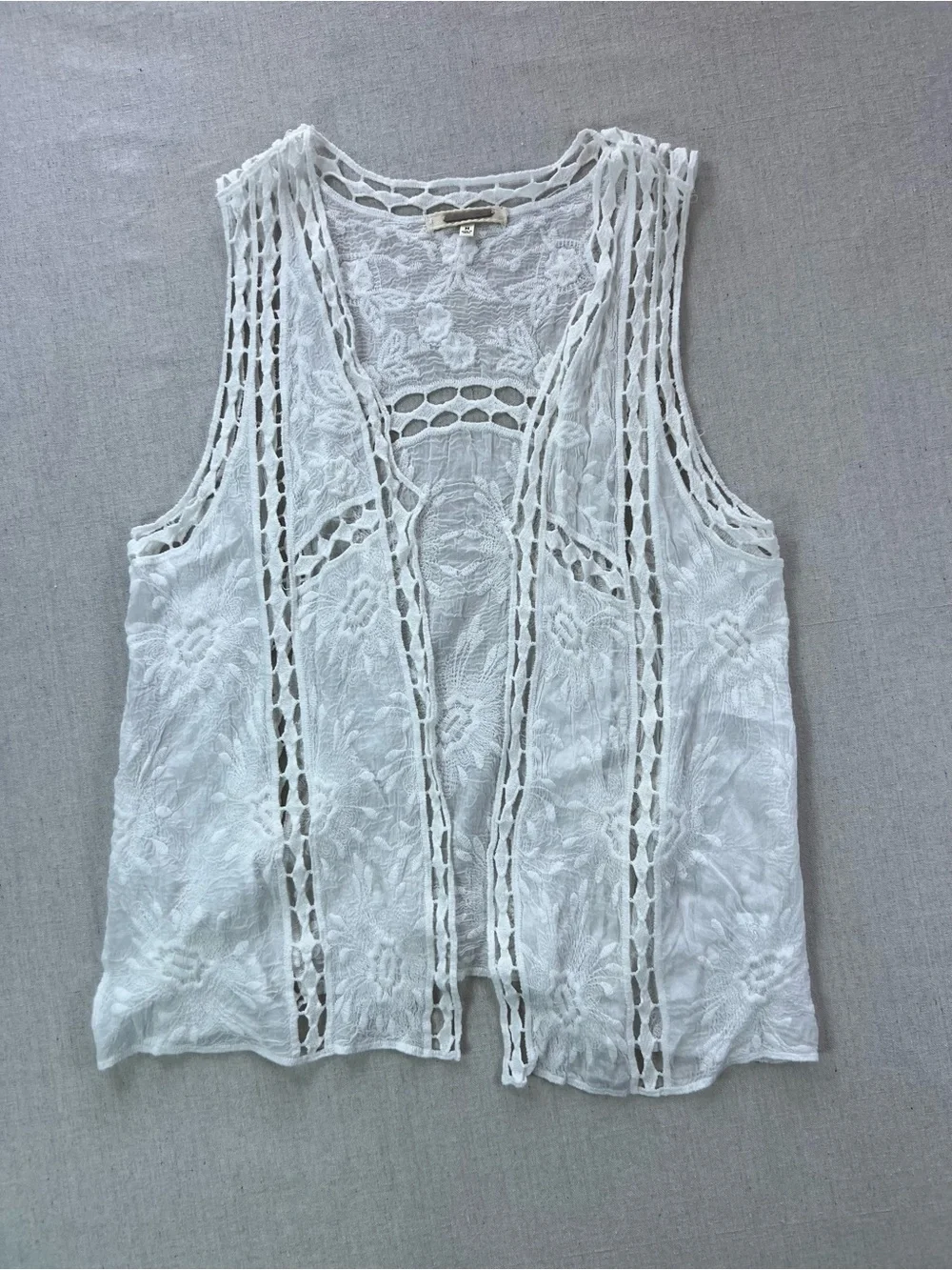 Women’s White Lace Delicate Feminine Whimsical Crochet Vest - M